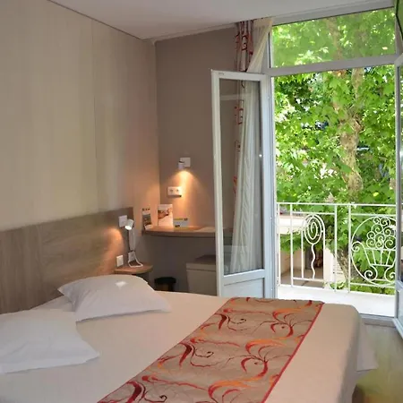 Hotel Brit Confort Le Revest 3*