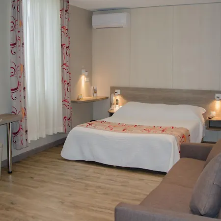 Hotel Brit Confort Le Revest Sainte-Maxime