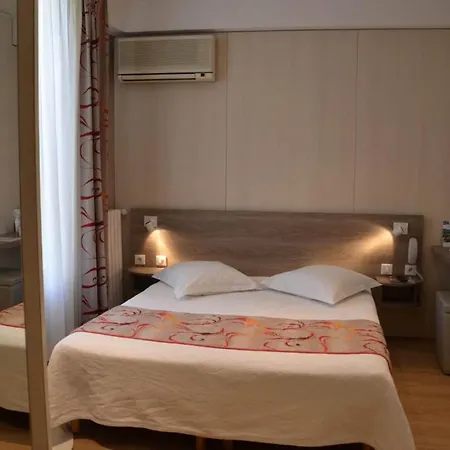 Hotel Brit Confort Le Revest Sainte-Maxime