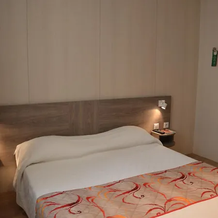 Hotel Brit Confort Le Revest 3*