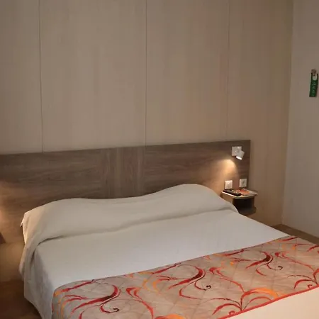 Hotel Brit Confort Le Revest 3*