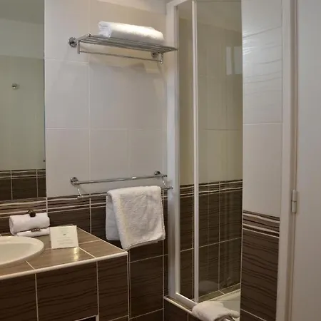 Hotel Brit Confort Le Revest 3*