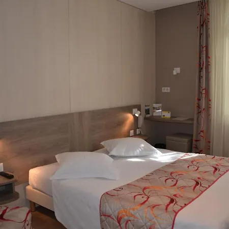 Brit Confort Le Revest Hotel