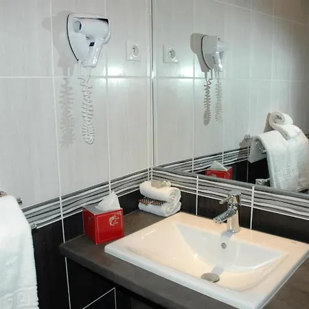 Hotel Brit Confort Le Revest 3*