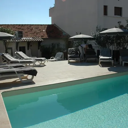 Hotel Brit Confort Le Revest 3*