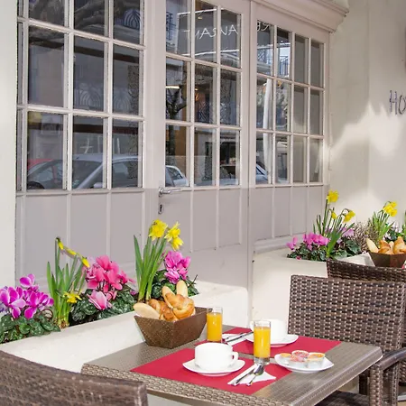 Hotel Brit Confort Le Revest 3*