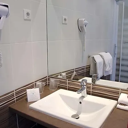 ホテル Brit Confort Le Revest 3*