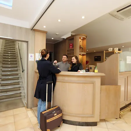 Brit Confort Le Revest Hotel 3*
