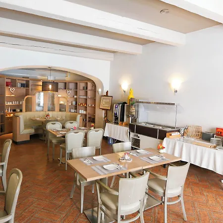 Brit Confort Le Revest Hotel 3*