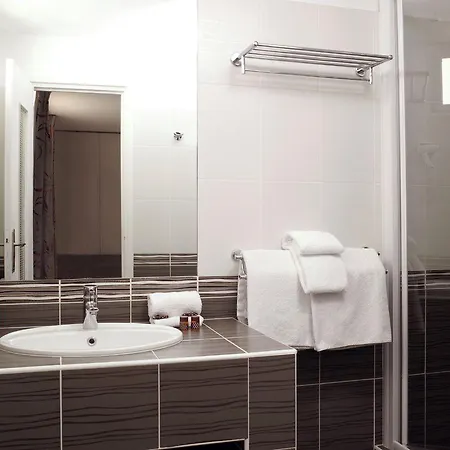 Brit Confort Le Revest Hotel 3*