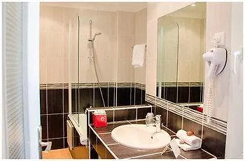 Hotel Brit Confort Le Revest Sainte-Maxime