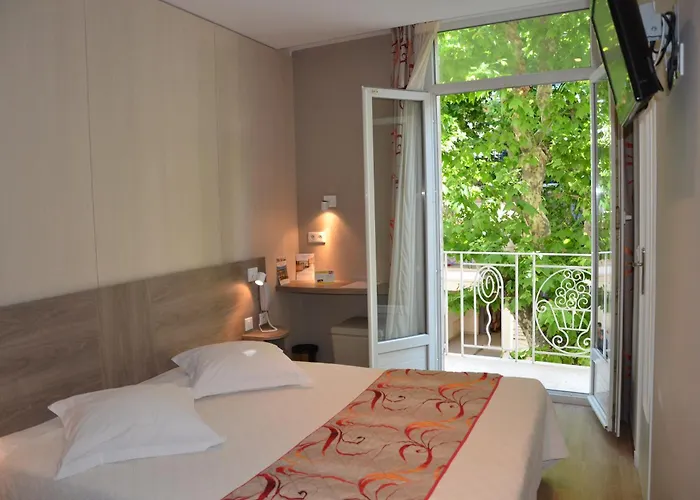 ホテル Brit Confort Le Revest 3*