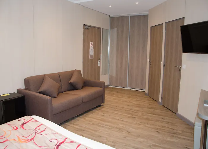 Hotell Brit Confort Le Revest Sainte-Maxime