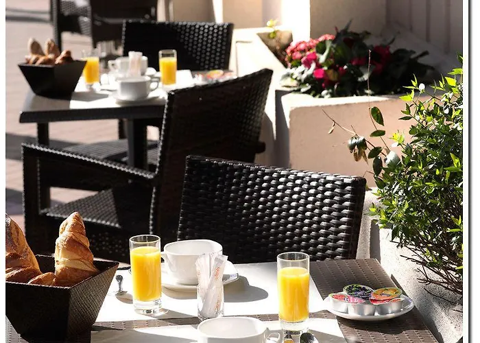 Hotell Brit Confort Le Revest Sainte-Maxime